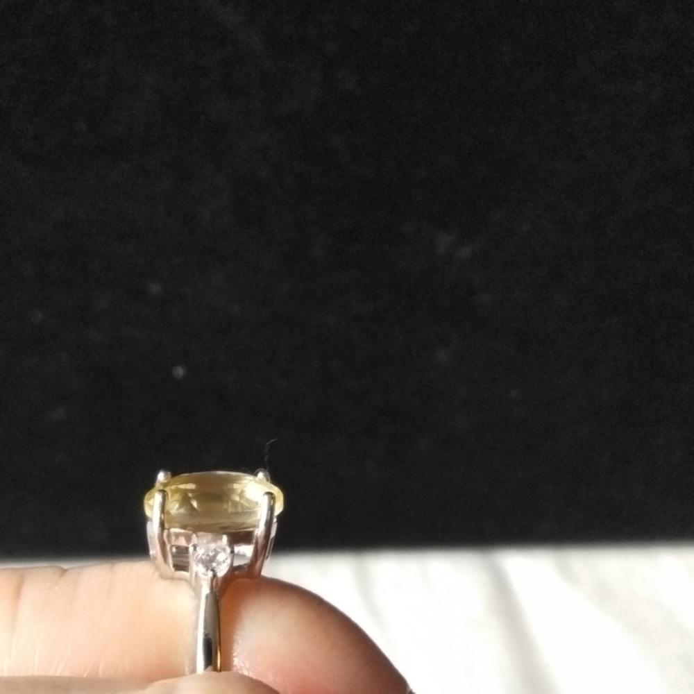 Chic Silver Ring With Yellow Gemstone - image 4